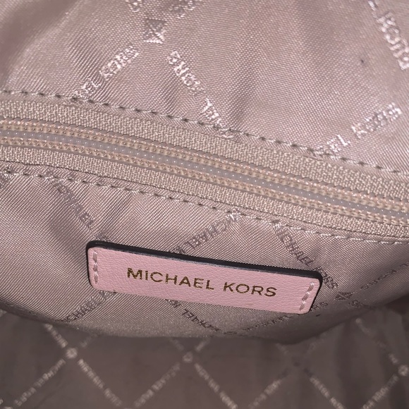 Micheal Kors Light Pink Crossbody Purse - Picture 4 of 6
